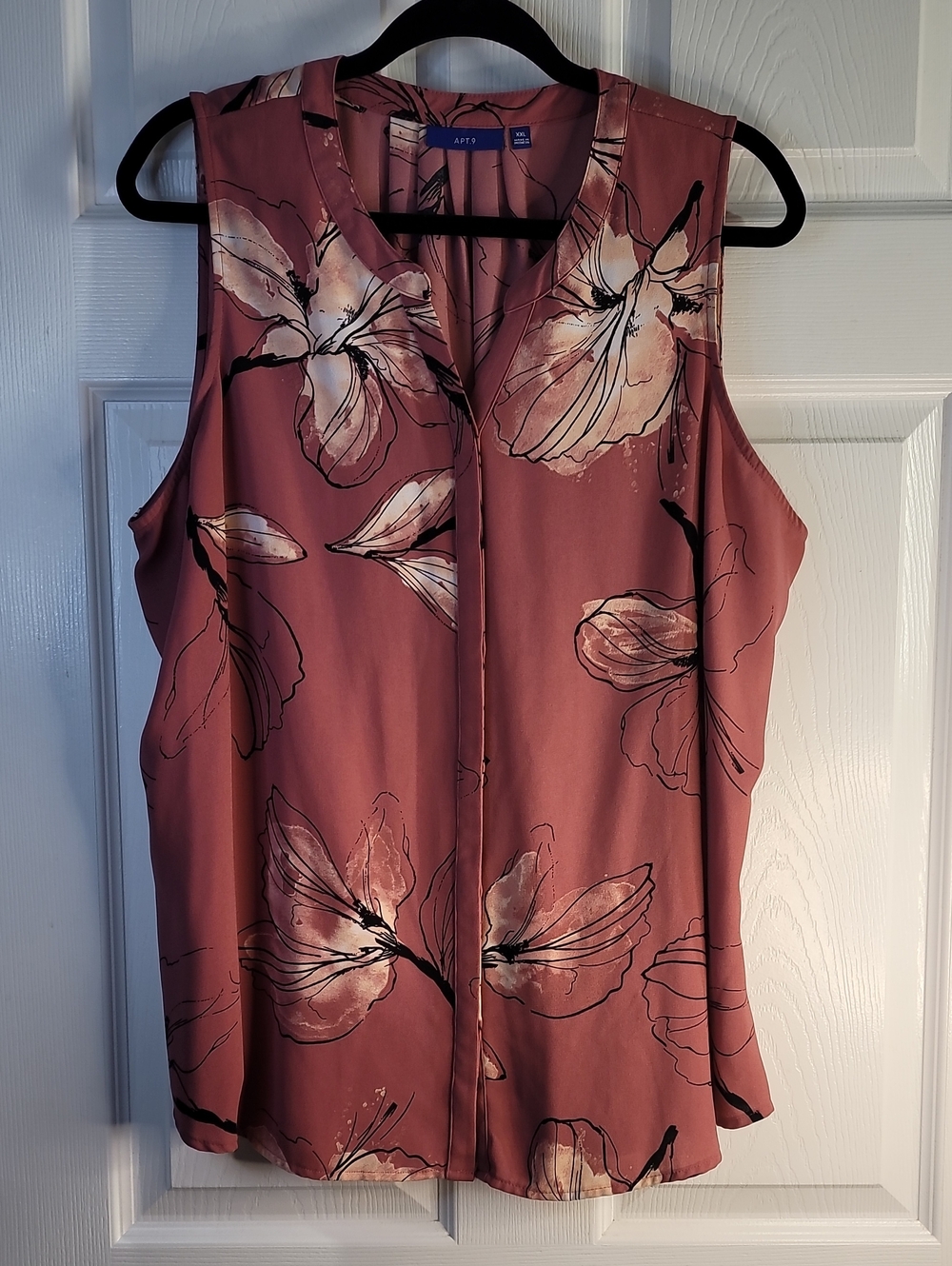 Apt. 9 Sleeveless Floral V-Neck Blouse in Dusty Rose and Cream